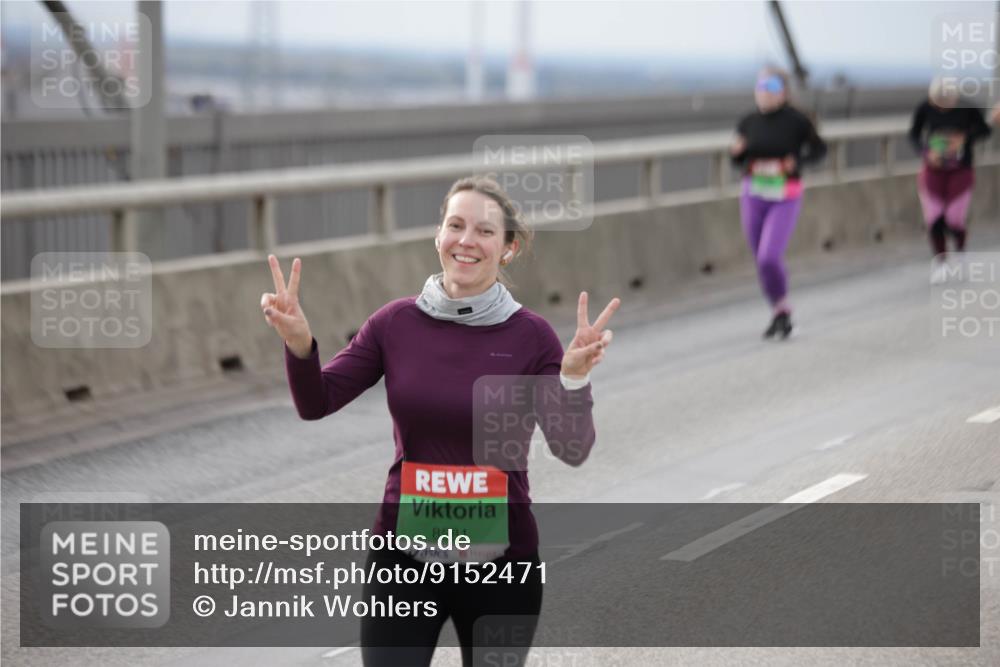 03.10.2025 - Köhlbrandbrückenlauf Jannik Wohlers http://msf.ph/oto/9152471 03.10.2025 16:01:17 Position 1 8581 meine-sportfotos.de