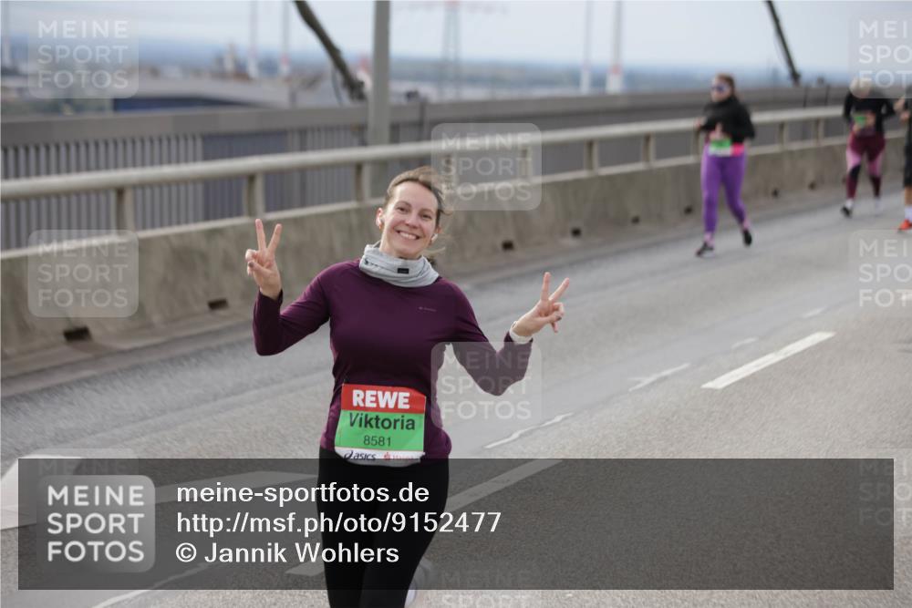 03.10.2025 - Köhlbrandbrückenlauf Jannik Wohlers http://msf.ph/oto/9152477 03.10.2025 16:01:18 Position 1 8581 meine-sportfotos.de