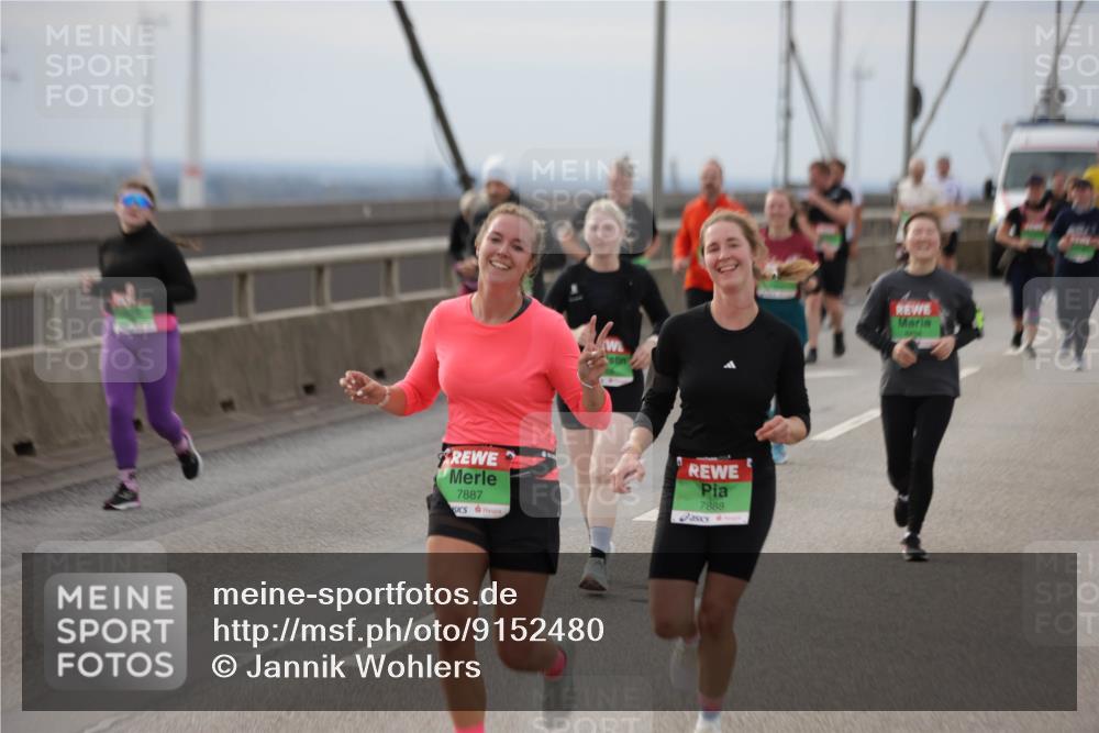 03.10.2025 - Köhlbrandbrückenlauf Jannik Wohlers http://msf.ph/oto/9152480 03.10.2025 16:01:19 Position 1 7887, 7888 meine-sportfotos.de