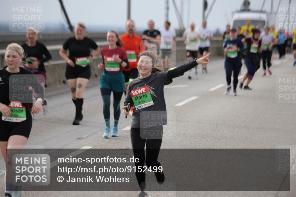 03.10.2025 - Köhlbrandbrückenlauf Jannik Wohlers http://msf.ph/oto/9152499 03.10.2025 16:01:22 Position 1 166, 8234 meine-sportfotos.de