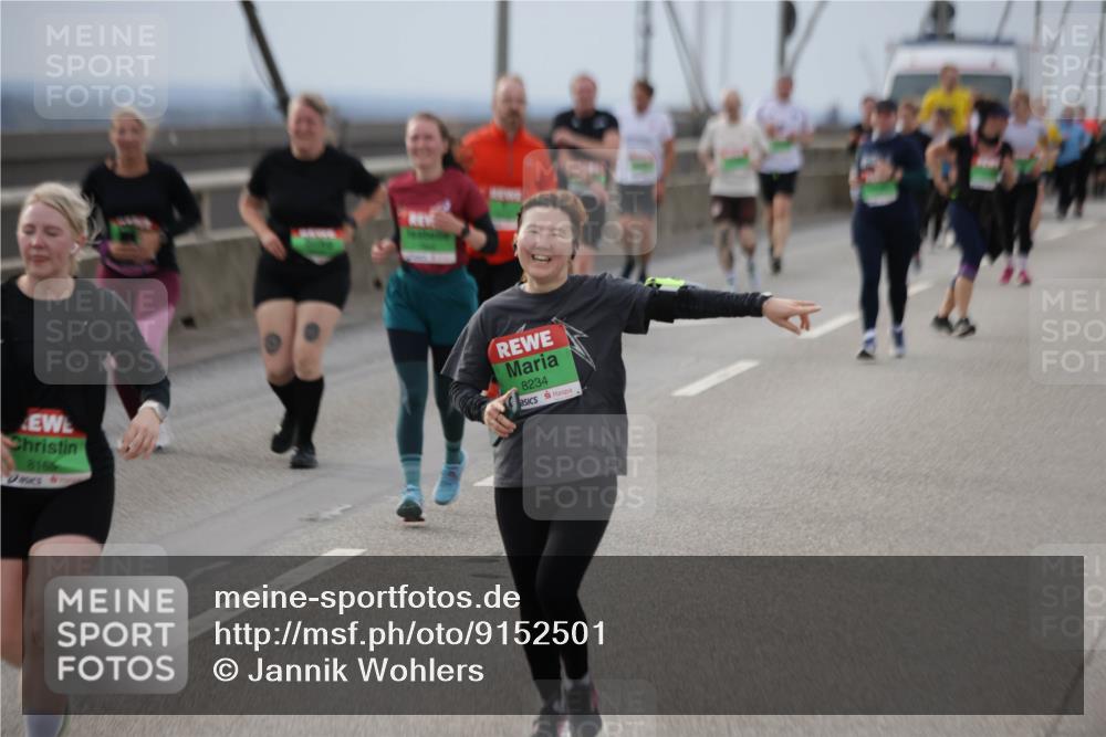 03.10.2025 - Köhlbrandbrückenlauf Jannik Wohlers http://msf.ph/oto/9152501 03.10.2025 16:01:22 Position 1 8166, 8234 meine-sportfotos.de