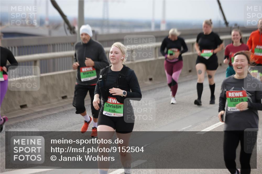 03.10.2025 - Köhlbrandbrückenlauf Jannik Wohlers http://msf.ph/oto/9152504 03.10.2025 16:01:23 Position 1 8165 meine-sportfotos.de