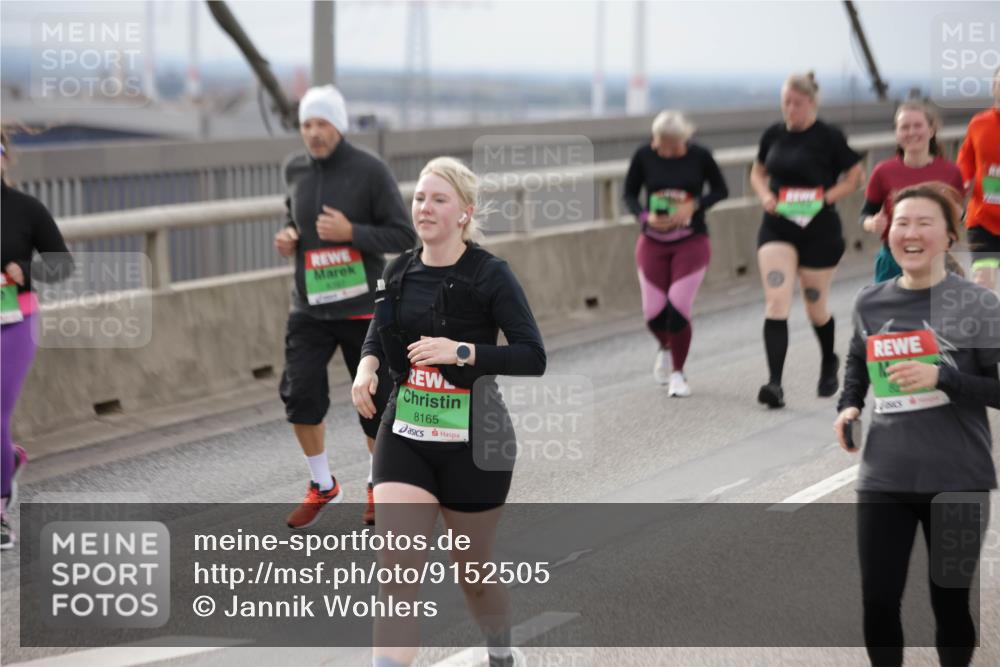 03.10.2025 - Köhlbrandbrückenlauf Jannik Wohlers http://msf.ph/oto/9152505 03.10.2025 16:01:23 Position 1 8165 meine-sportfotos.de