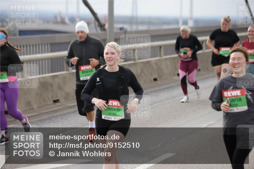 03.10.2025 - Köhlbrandbrückenlauf Jannik Wohlers http://msf.ph/oto/9152510 03.10.2025 16:01:23 Position 1 107, 8165, 6084 meine-sportfotos.de