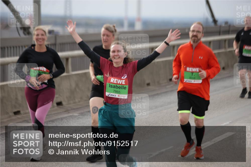 03.10.2025 - Köhlbrandbrückenlauf Jannik Wohlers http://msf.ph/oto/9152517 03.10.2025 16:01:25 Position 1 7865, 8556 meine-sportfotos.de