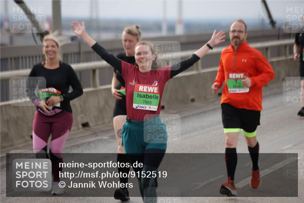 03.10.2025 - Köhlbrandbrückenlauf Jannik Wohlers http://msf.ph/oto/9152519 03.10.2025 16:01:25 Position 1 7865, 8556 meine-sportfotos.de