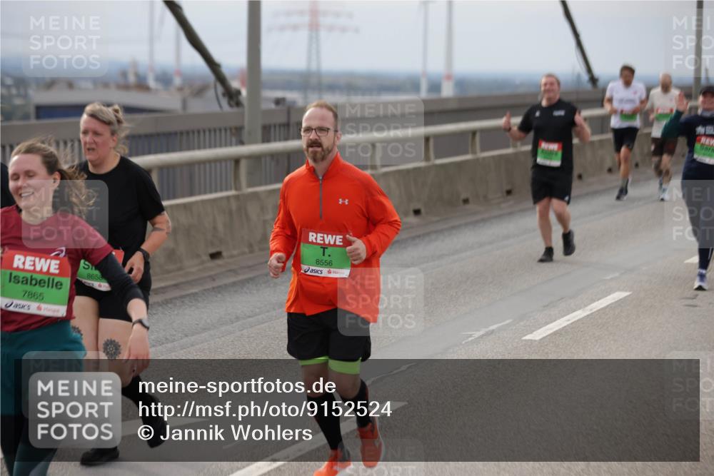 03.10.2025 - Köhlbrandbrückenlauf Jannik Wohlers http://msf.ph/oto/9152524 03.10.2025 16:01:27 Position 1 7865, 8658, 8556 meine-sportfotos.de