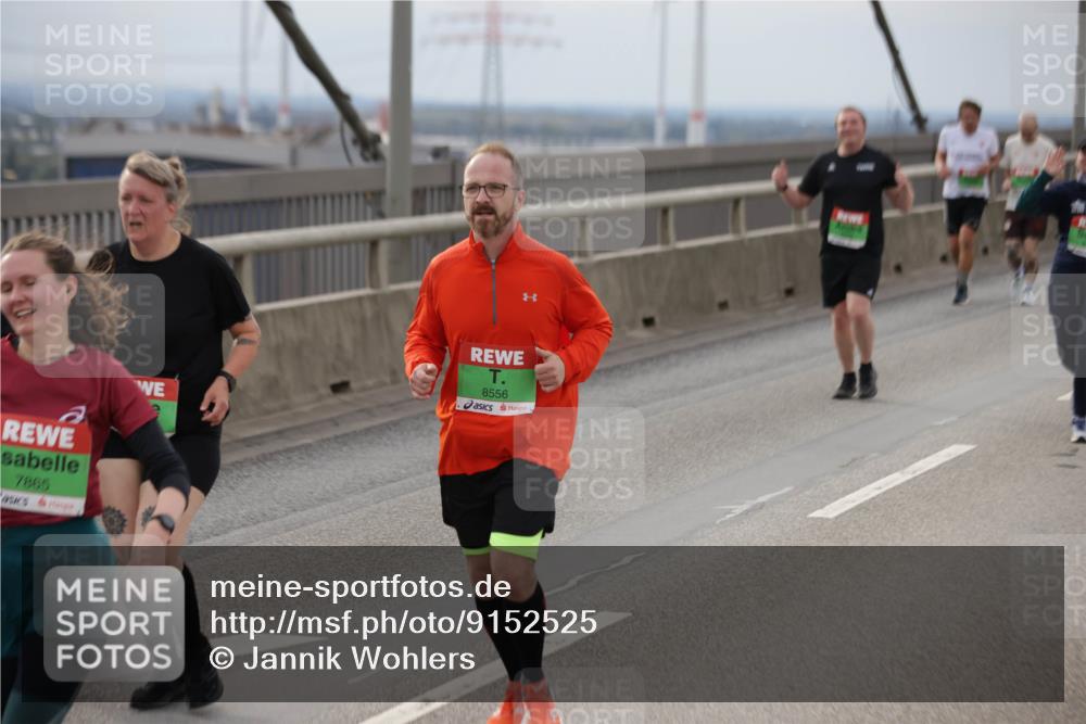 03.10.2025 - Köhlbrandbrückenlauf Jannik Wohlers http://msf.ph/oto/9152525 03.10.2025 16:01:27 Position 1 7865, 8556 meine-sportfotos.de