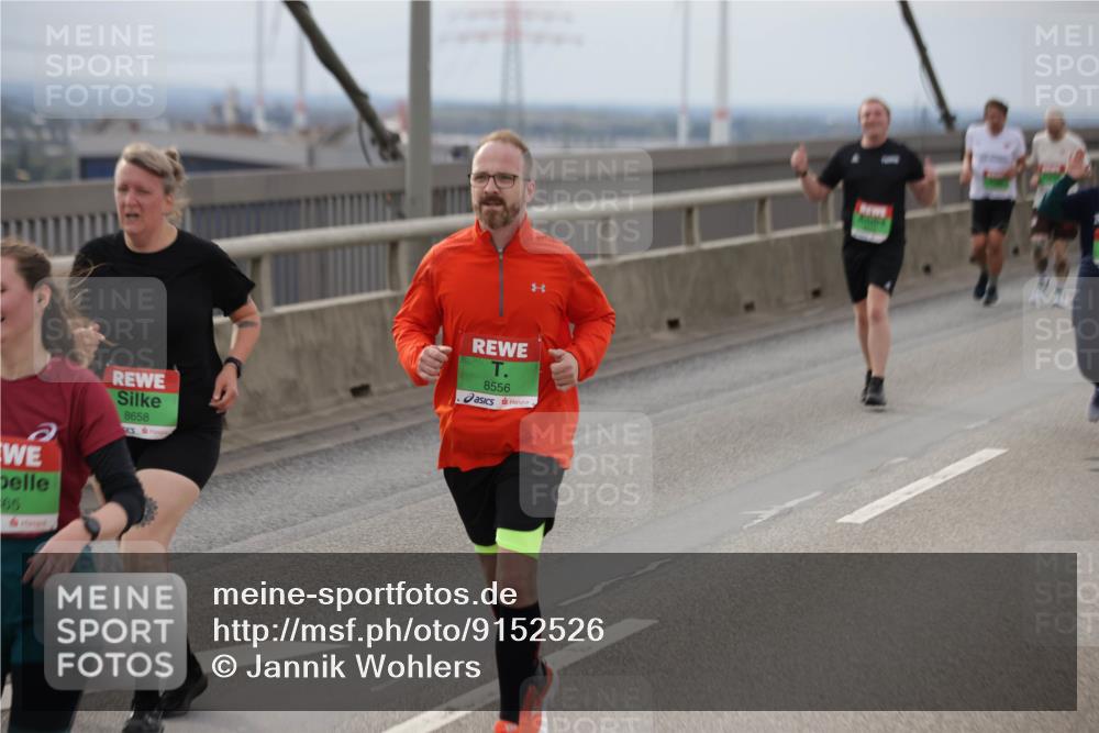 03.10.2025 - Köhlbrandbrückenlauf Jannik Wohlers http://msf.ph/oto/9152526 03.10.2025 16:01:27 Position 1 66, 8658, 8556 meine-sportfotos.de