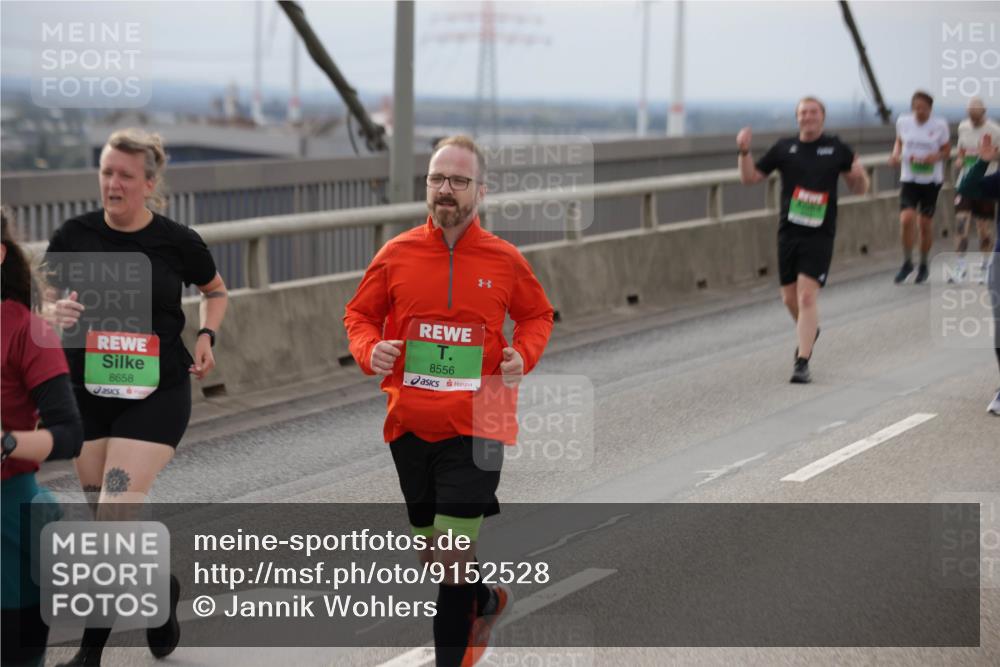03.10.2025 - Köhlbrandbrückenlauf Jannik Wohlers http://msf.ph/oto/9152528 03.10.2025 16:01:27 Position 1 8658, 8556 meine-sportfotos.de