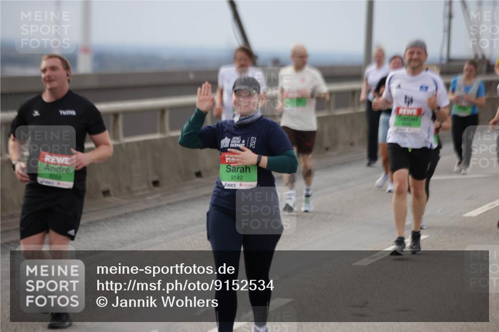 03.10.2025 - Köhlbrandbrückenlauf Jannik Wohlers http://msf.ph/oto/9152534 03.10.2025 16:01:28 Position 1 8058, 9142, 6406 meine-sportfotos.de