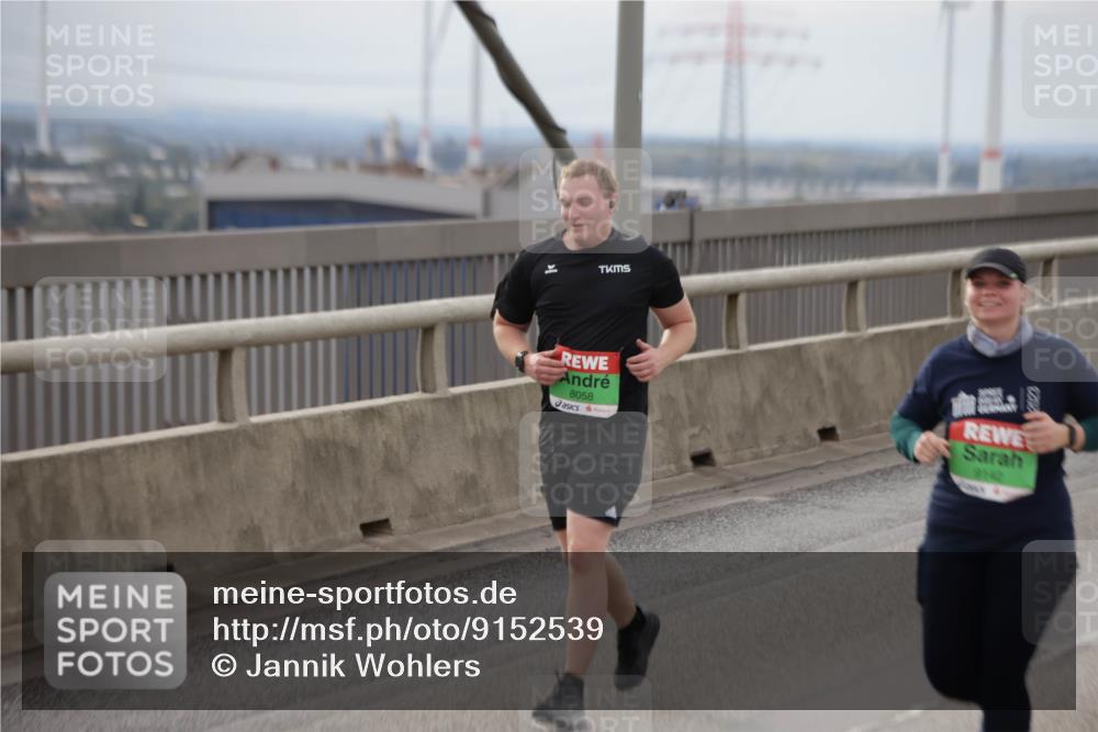 03.10.2025 - Köhlbrandbrückenlauf Jannik Wohlers http://msf.ph/oto/9152539 03.10.2025 16:01:30 Position 1 8058, 9142 meine-sportfotos.de