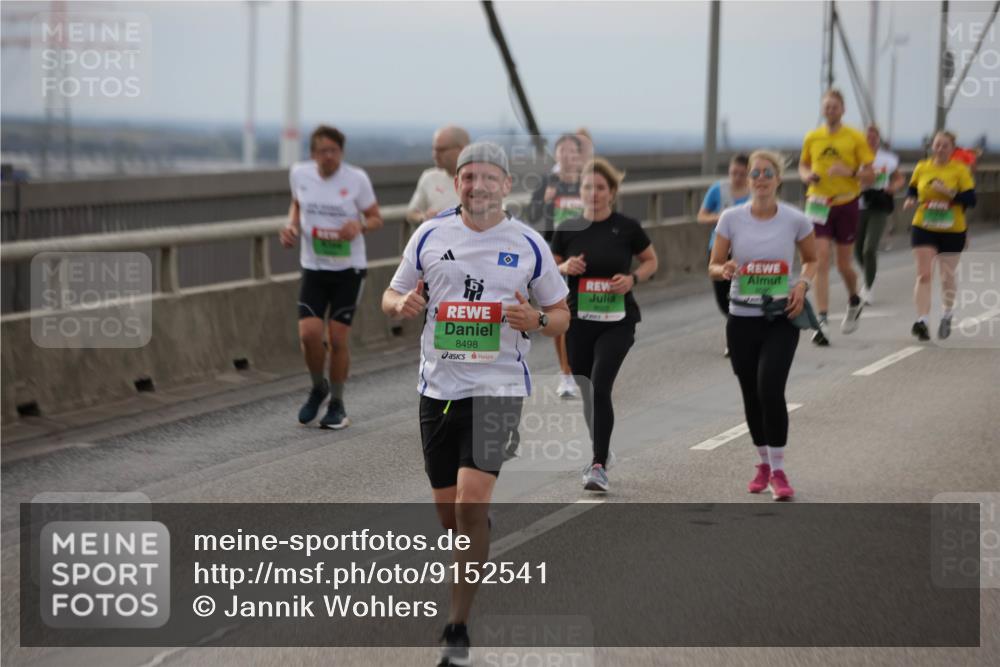 03.10.2025 - Köhlbrandbrückenlauf Jannik Wohlers http://msf.ph/oto/9152541 03.10.2025 16:01:31 Position 1 8498 meine-sportfotos.de