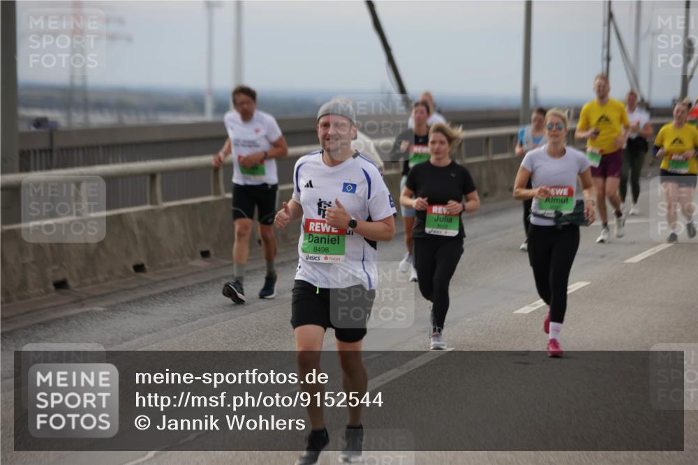 03.10.2025 - Köhlbrandbrückenlauf Jannik Wohlers http://msf.ph/oto/9152544 03.10.2025 16:01:31 Position 1 8498, 8022 meine-sportfotos.de