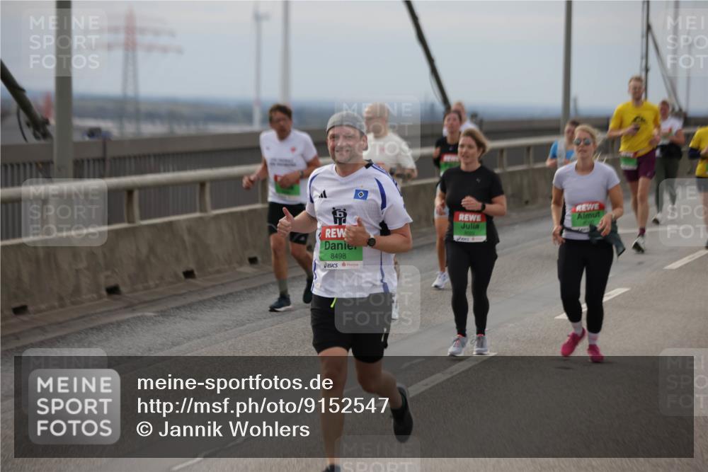 03.10.2025 - Köhlbrandbrückenlauf Jannik Wohlers http://msf.ph/oto/9152547 03.10.2025 16:01:31 Position 1 8498, 8022 meine-sportfotos.de