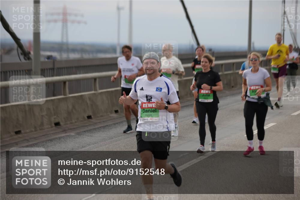 03.10.2025 - Köhlbrandbrückenlauf Jannik Wohlers http://msf.ph/oto/9152548 03.10.2025 16:01:31 Position 1 8498, 8022 meine-sportfotos.de