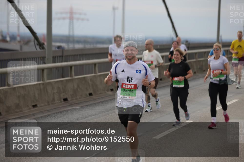 03.10.2025 - Köhlbrandbrückenlauf Jannik Wohlers http://msf.ph/oto/9152550 03.10.2025 16:01:31 Position 1 8498 meine-sportfotos.de
