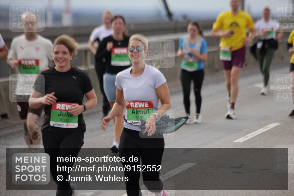 03.10.2025 - Köhlbrandbrückenlauf Jannik Wohlers http://msf.ph/oto/9152552 03.10.2025 16:01:33 Position 1 8022, 8090 meine-sportfotos.de