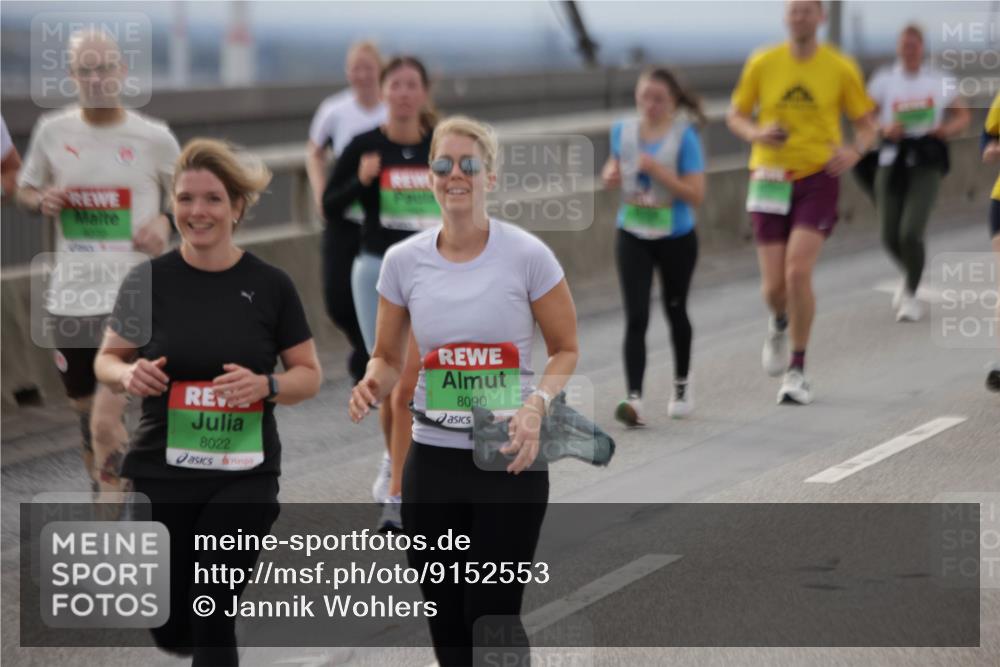 03.10.2025 - Köhlbrandbrückenlauf Jannik Wohlers http://msf.ph/oto/9152553 03.10.2025 16:01:33 Position 1 8022, 8090 meine-sportfotos.de