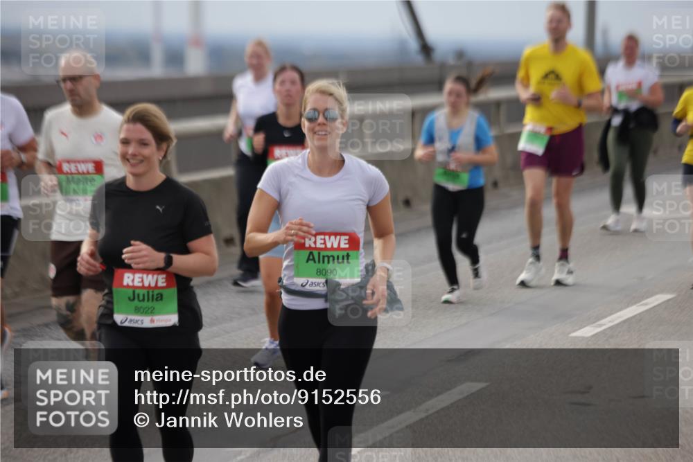 03.10.2025 - Köhlbrandbrückenlauf Jannik Wohlers http://msf.ph/oto/9152556 03.10.2025 16:01:33 Position 1 8022, 8090 meine-sportfotos.de