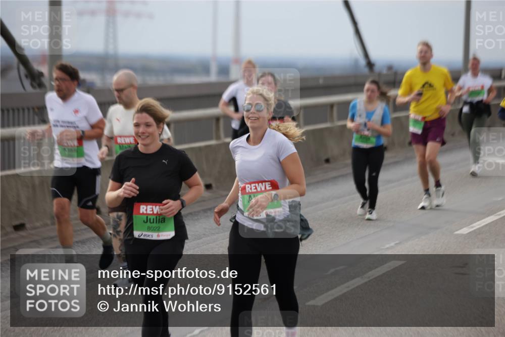03.10.2025 - Köhlbrandbrückenlauf Jannik Wohlers http://msf.ph/oto/9152561 03.10.2025 16:01:34 Position 1 8022 meine-sportfotos.de
