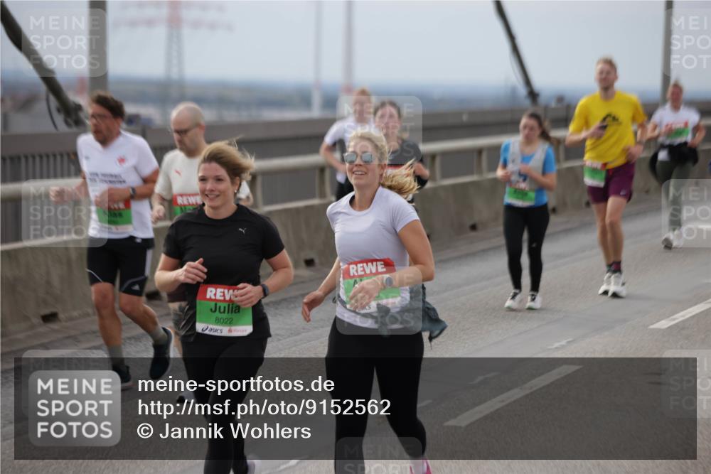 03.10.2025 - Köhlbrandbrückenlauf Jannik Wohlers http://msf.ph/oto/9152562 03.10.2025 16:01:34 Position 1 8022 meine-sportfotos.de