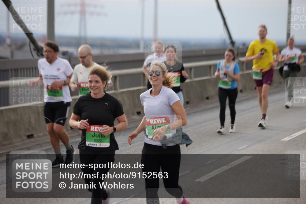 03.10.2025 - Köhlbrandbrückenlauf Jannik Wohlers http://msf.ph/oto/9152563 03.10.2025 16:01:34 Position 1 8022 meine-sportfotos.de