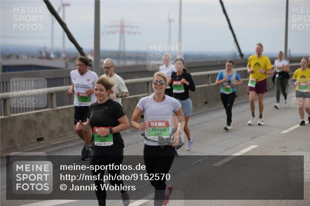 03.10.2025 - Köhlbrandbrückenlauf Jannik Wohlers http://msf.ph/oto/9152570 03.10.2025 16:01:34 Position 1 8022, 8090 meine-sportfotos.de