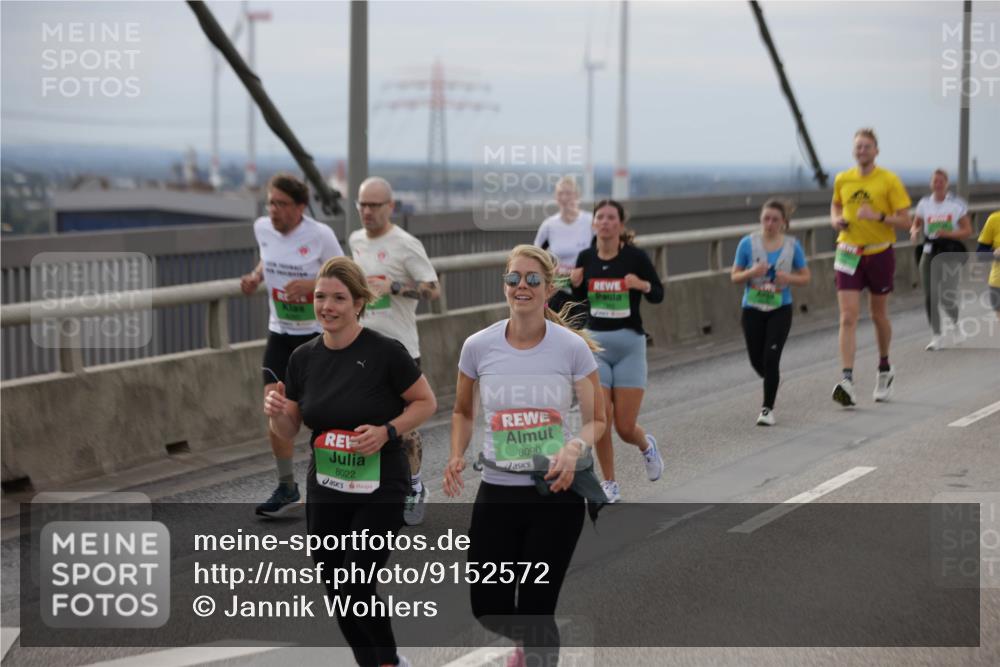 03.10.2025 - Köhlbrandbrückenlauf Jannik Wohlers http://msf.ph/oto/9152572 03.10.2025 16:01:34 Position 1 8022, 8090 meine-sportfotos.de