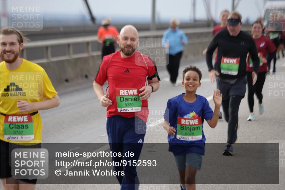 03.10.2025 - Köhlbrandbrückenlauf Jannik Wohlers http://msf.ph/oto/9152593 03.10.2025 16:01:39 Position 1 8747, 8339, 8329, 7504 meine-sportfotos.de