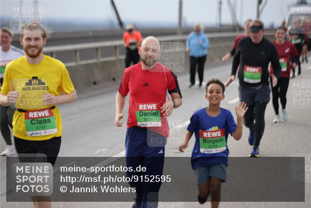 03.10.2025 - Köhlbrandbrückenlauf Jannik Wohlers http://msf.ph/oto/9152595 03.10.2025 16:01:39 Position 1 8747, 8339, 8329 meine-sportfotos.de