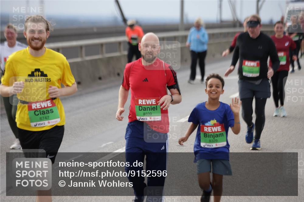 03.10.2025 - Köhlbrandbrückenlauf Jannik Wohlers http://msf.ph/oto/9152596 03.10.2025 16:01:39 Position 1 96, 8747, 8339, 8329 meine-sportfotos.de