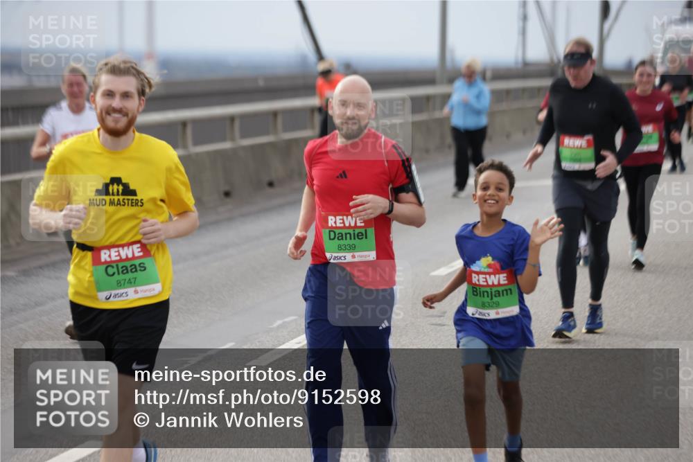 03.10.2025 - Köhlbrandbrückenlauf Jannik Wohlers http://msf.ph/oto/9152598 03.10.2025 16:01:39 Position 1 8747, 8339, 8329 meine-sportfotos.de