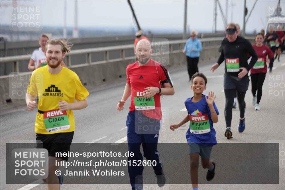 03.10.2025 - Köhlbrandbrückenlauf Jannik Wohlers http://msf.ph/oto/9152600 03.10.2025 16:01:40 Position 1 8747, 8339, 8329 meine-sportfotos.de