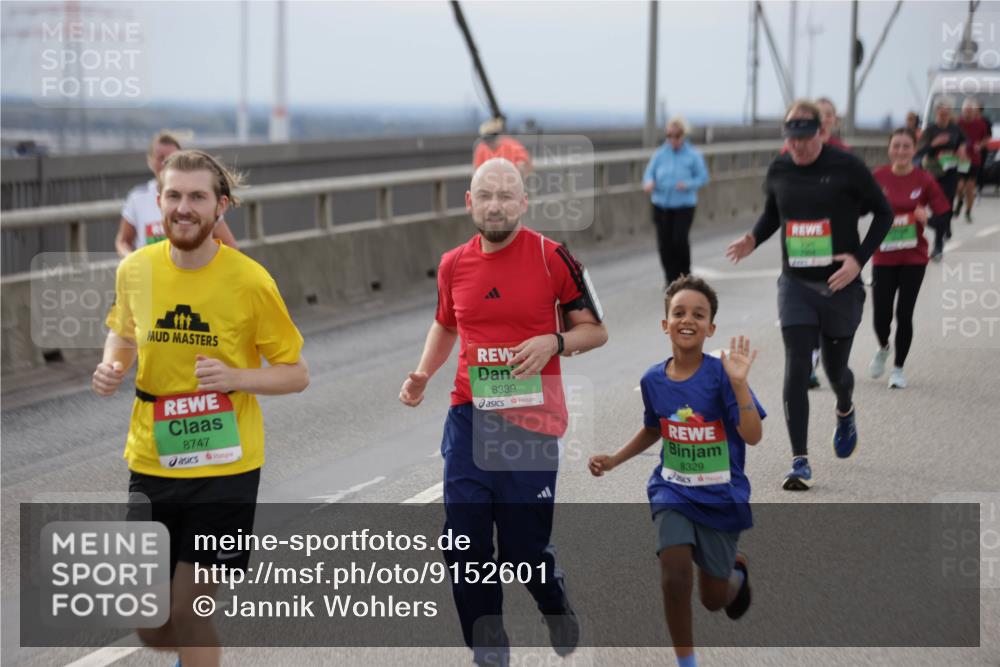 03.10.2025 - Köhlbrandbrückenlauf Jannik Wohlers http://msf.ph/oto/9152601 03.10.2025 16:01:40 Position 1 8747, 8339, 8329 meine-sportfotos.de