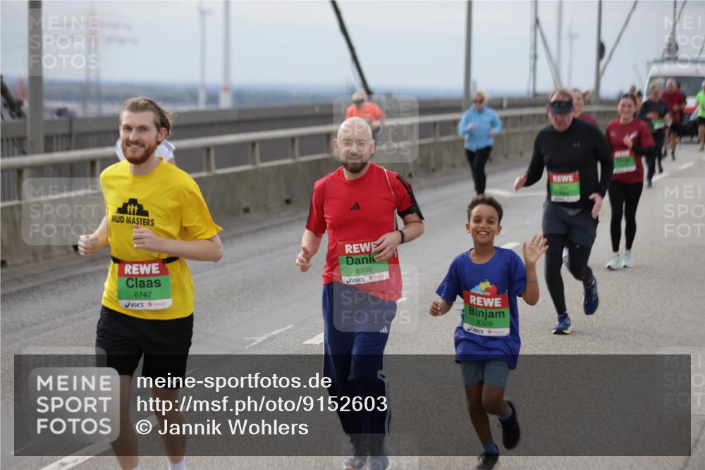 03.10.2025 - Köhlbrandbrückenlauf Jannik Wohlers http://msf.ph/oto/9152603 03.10.2025 16:01:40 Position 1 8747, 8339, 8329 meine-sportfotos.de