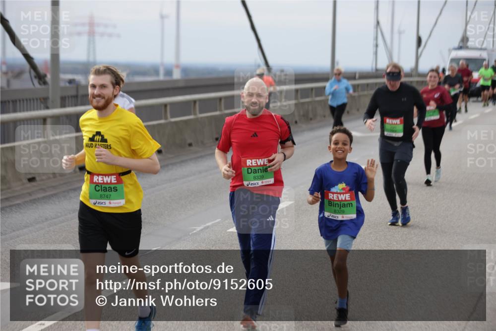 03.10.2025 - Köhlbrandbrückenlauf Jannik Wohlers http://msf.ph/oto/9152605 03.10.2025 16:01:40 Position 1 8747, 8339, 8329 meine-sportfotos.de