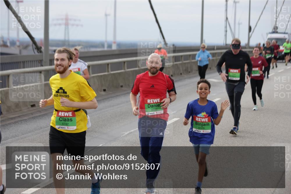 03.10.2025 - Köhlbrandbrückenlauf Jannik Wohlers http://msf.ph/oto/9152607 03.10.2025 16:01:40 Position 1 8747, 8339, 8329 meine-sportfotos.de