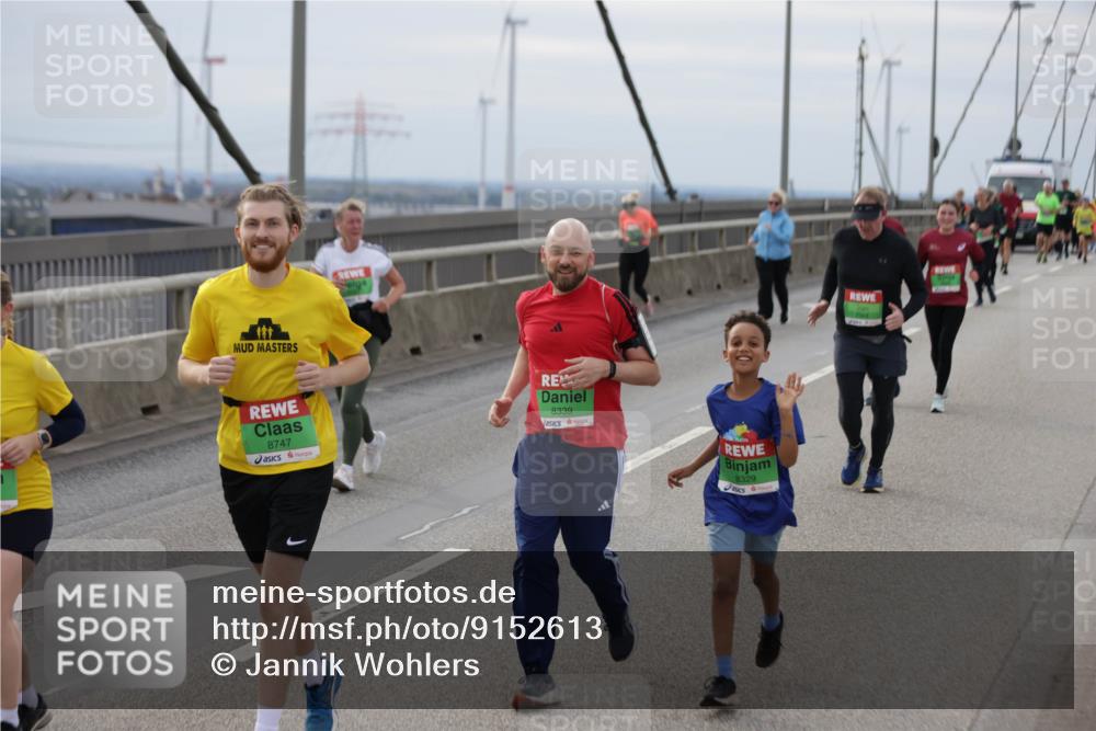 03.10.2025 - Köhlbrandbrückenlauf Jannik Wohlers http://msf.ph/oto/9152613 03.10.2025 16:01:40 Position 1 8747, 8339, 8329 meine-sportfotos.de