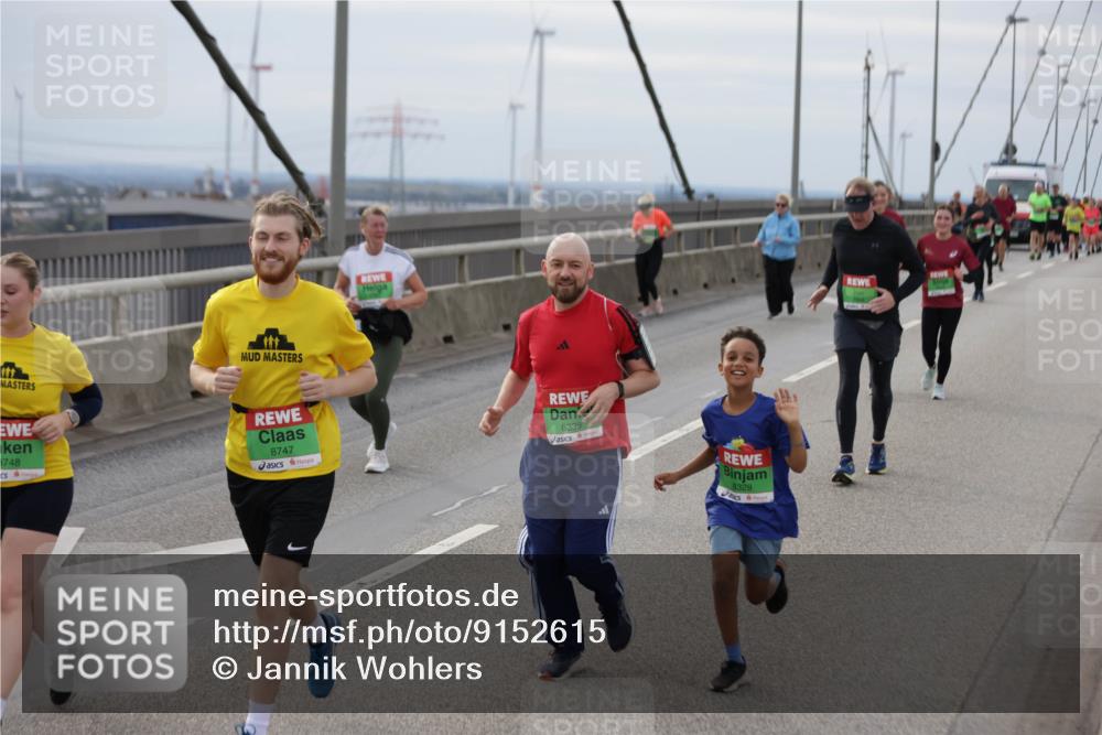 03.10.2025 - Köhlbrandbrückenlauf Jannik Wohlers http://msf.ph/oto/9152615 03.10.2025 16:01:40 Position 1 8748, 8747, 8339, 8329 meine-sportfotos.de