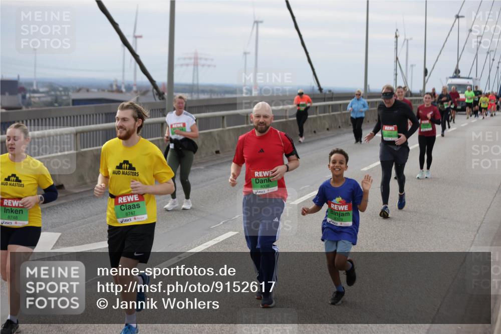03.10.2025 - Köhlbrandbrückenlauf Jannik Wohlers http://msf.ph/oto/9152617 03.10.2025 16:01:40 Position 1 8748, 8747, 8339, 8329 meine-sportfotos.de