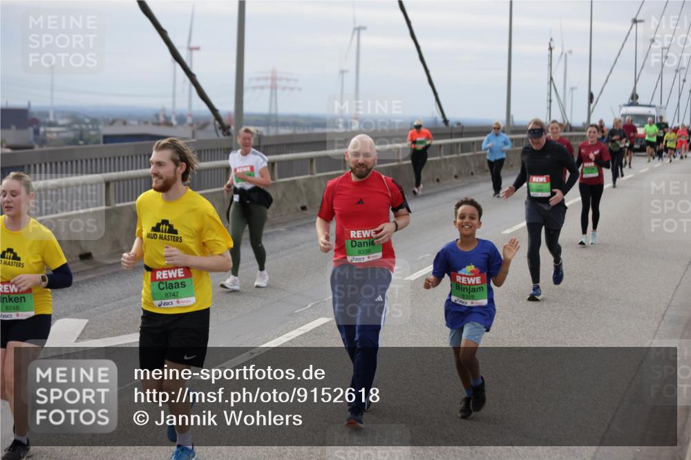 03.10.2025 - Köhlbrandbrückenlauf Jannik Wohlers http://msf.ph/oto/9152618 03.10.2025 16:01:40 Position 1 8748, 8747, 8339, 8329 meine-sportfotos.de