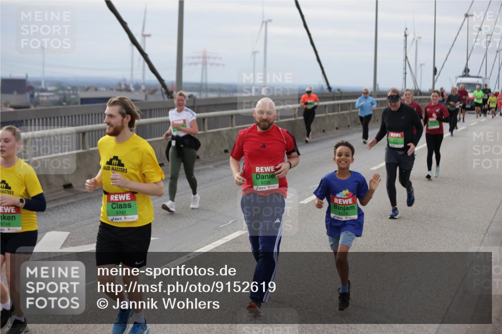 03.10.2025 - Köhlbrandbrückenlauf Jannik Wohlers http://msf.ph/oto/9152619 03.10.2025 16:01:41 Position 1 8748, 8747, 8339, 8329 meine-sportfotos.de