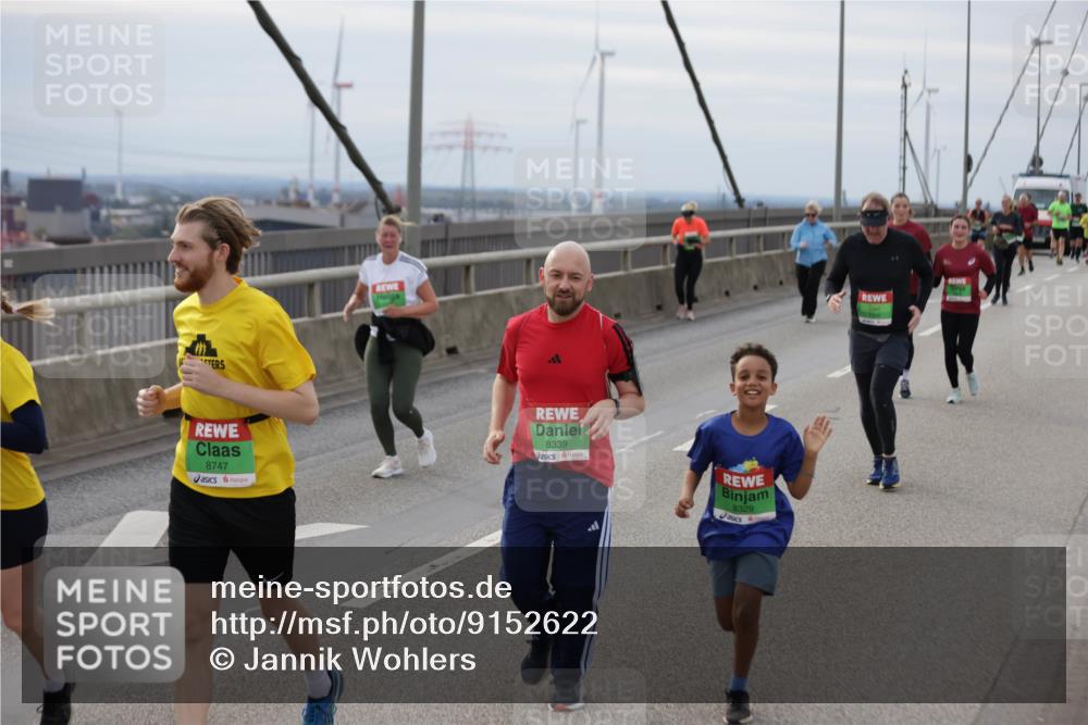 03.10.2025 - Köhlbrandbrückenlauf Jannik Wohlers http://msf.ph/oto/9152622 03.10.2025 16:01:41 Position 1 8747, 8339, 8329 meine-sportfotos.de