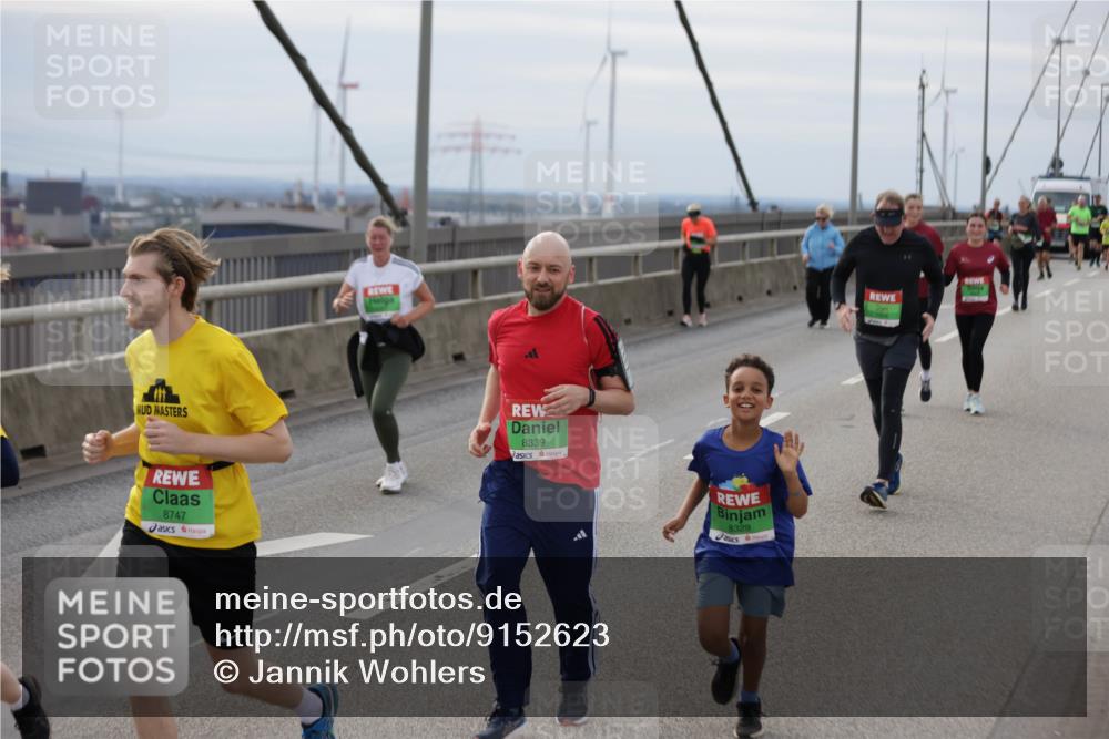 03.10.2025 - Köhlbrandbrückenlauf Jannik Wohlers http://msf.ph/oto/9152623 03.10.2025 16:01:41 Position 1 8747, 8339, 8329 meine-sportfotos.de