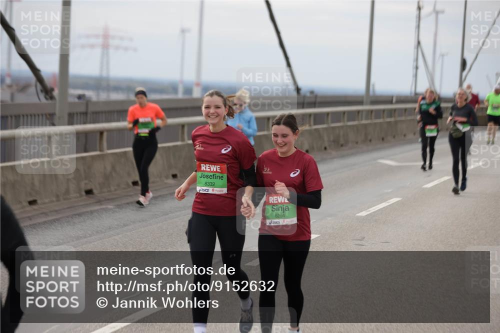 03.10.2025 - Köhlbrandbrückenlauf Jannik Wohlers http://msf.ph/oto/9152632 03.10.2025 16:01:44 Position 1 8332, 8264 meine-sportfotos.de