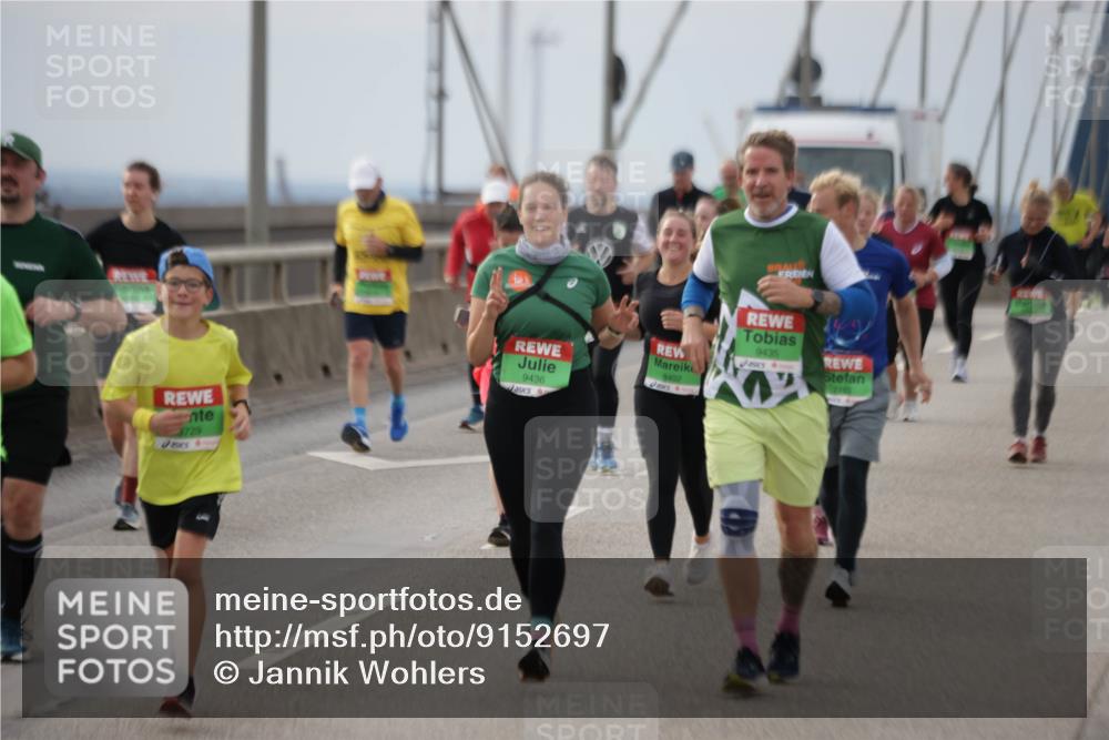 03.10.2025 - Köhlbrandbrückenlauf Jannik Wohlers http://msf.ph/oto/9152697 03.10.2025 16:01:55 Position 1 3729, 8402, 9436, 9435, 2183 meine-sportfotos.de