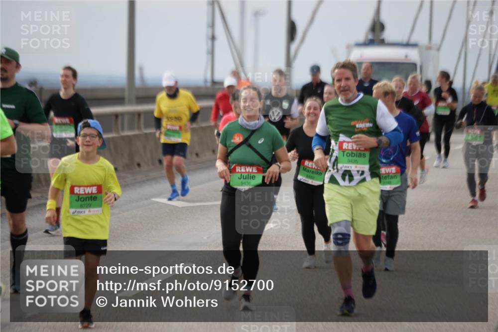 03.10.2025 - Köhlbrandbrückenlauf Jannik Wohlers http://msf.ph/oto/9152700 03.10.2025 16:01:56 Position 1 8729, 9436, 8402, 9435, 2183 meine-sportfotos.de