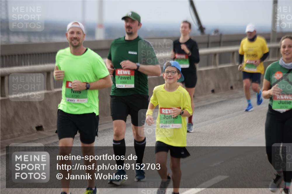 03.10.2025 - Köhlbrandbrückenlauf Jannik Wohlers http://msf.ph/oto/9152703 03.10.2025 16:01:57 Position 1 8730, 9364, 8729, 9436 meine-sportfotos.de