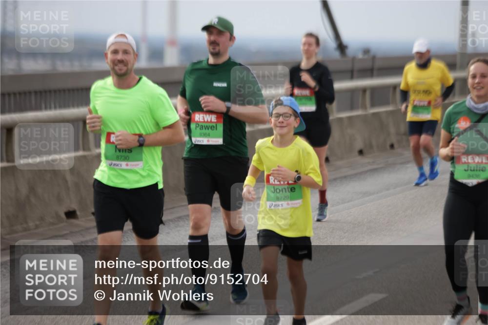 03.10.2025 - Köhlbrandbrückenlauf Jannik Wohlers http://msf.ph/oto/9152704 03.10.2025 16:01:57 Position 1 8730, 9364, 8729, 9436 meine-sportfotos.de
